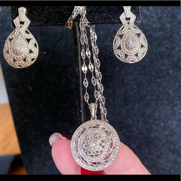 KARIS COLLECTION OF BEAUTY - Picture 9 of 10